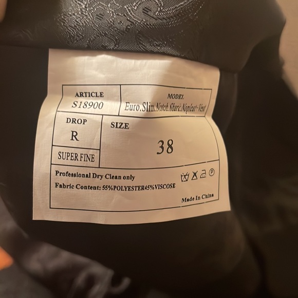 Boys worn once three pieces suite - Picture 8 of 10